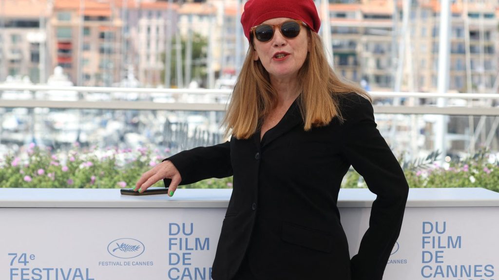 Festival de Cannes 2024 : la réalisatrice britannique Andrea Arnold, Carrosse d'or pour l’ensemble de sa carrière à la Quinzaine des cinéastes
          Mondialement reconnue pour ses films réalistes à dimension sociale, la réalisatrice Andrea Arnold recevra un Carrosse d'or à la Quinzaine des cinéastes et présentera son nouveau film "Bird" en compétition officielle.