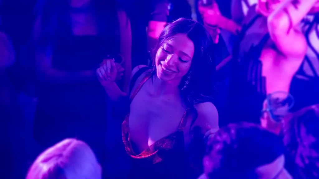 Festival de Cannes 2024 : Palme d'or de la 77e édition, "Anora" de Sean Baker voit la consécration d’une escort-girl chez les oligarques
          La suprême récompense du Festival décernée à "Anora" samedi 25 mai a surpris bon nombre de festivaliers tout en enchantant une partie de la critique, touchée par le film.