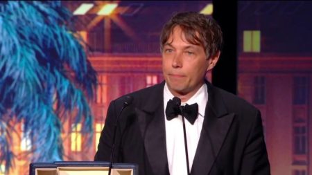 Festival de Cannes : la Palme d'or décernée au film "Anora" de Sean Baker
          Sean Baker s'est vu décerner la Palme d'or au Festival de Cannes pour son film "Anora".