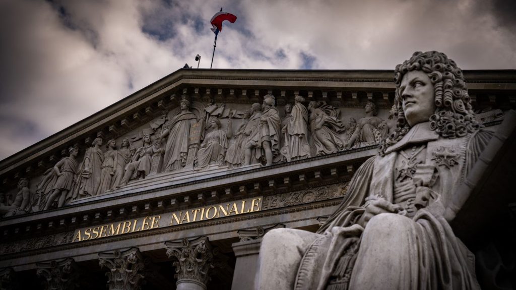 Commission d'enquête de l'Assemblée sur les violences dans le cinéma : "Nous allons travailler pendant six mois pour faire un état des lieux"
          Le but est d'"essayer d’identifier les mécanismes et les défaillances qui aboutissent aux faits incriminés". Plusieurs dizaines d'auditions sont prévues.