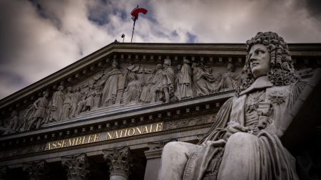 Commission d'enquête de l'Assemblée sur les violences dans le cinéma : "Nous allons travailler pendant six mois pour faire un état des lieux"
          Le but est d'"essayer d’identifier les mécanismes et les défaillances qui aboutissent aux faits incriminés". Plusieurs dizaines d'auditions sont prévues.