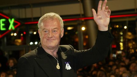 L'acteur Bernard Hill, connu pour ses rôles dans "Titanic" et "Le Seigneur des anneaux", est mort à 79 ans
          L'acteur britannique devait revenir sur les écrans de télévision dans la deuxième série de "The Responder", un drame de la BBC mettant en vedette Martin Freeman, qui commence à être diffusé ce dimanche.