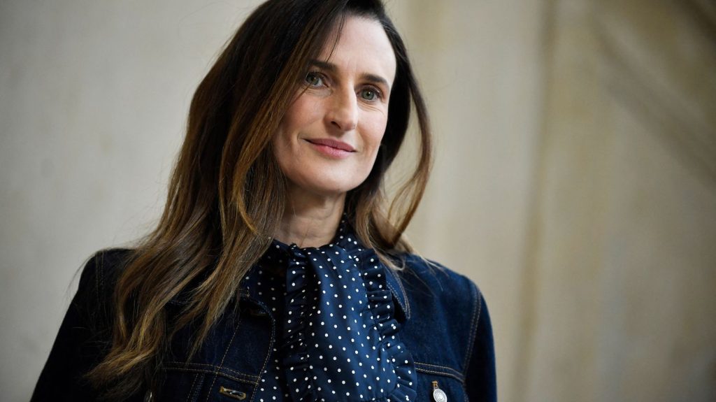 Cinéma : l'actrice Camille Cottin suggère que les mineurs soient "accompagnés systématiquement par quelqu'un d'extérieur" sur les tournages
          Alors que la vague #MeToo est dans tous les esprits à quelques heures du festival de Cannes, l'actrice et maîtresse de cérémonie d'ouverture estime que les précautions sont "un peu légères" actuellement.