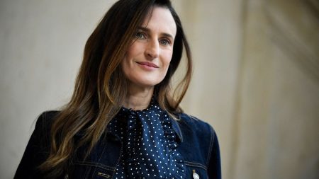 Cinéma : l'actrice Camille Cottin suggère que les mineurs soient "accompagnés systématiquement par quelqu'un d'extérieur" sur les tournages
          Alors que la vague #MeToo est dans tous les esprits à quelques heures du festival de Cannes, l'actrice et maîtresse de cérémonie d'ouverture estime que les précautions sont "un peu légères" actuellement.