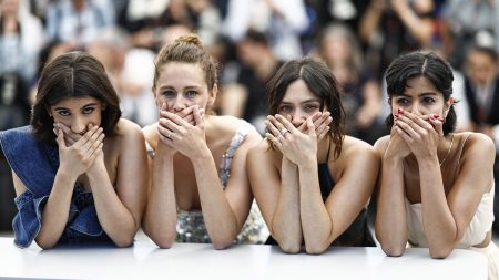 Festival de Cannes 2024 : pour l'actrice et réalisatrice Ariane Labed, cette 77e édition n'est "clairement pas féministe"
          Engagée dans le mouvement #MeToo, Ariane Labed, qui présentait son premier long-métrage en tant que réalisatrice, déplore le manque de parité dans la sélection cannoise avec seulement quatre femmes sur vingt-deux candidats à la Palme d'or.