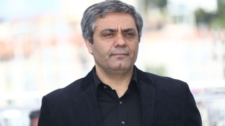 Festival de Cannes 2024 : Après sa fuite d'Iran, le cinéaste Mohammad Rasoulof décrit un voyage "épuisant et extrêmement dangereux"
          En lice pour la Palme d'Or, le réalisateur iranien a dû traverser les montagnes à pied avant d'avoir pu finalement trouver refuge en Allemagne, confie-t-il au média britannique "The Guardian".