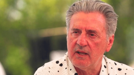 Festival de Cannes 2024 : "La proximité avec des grands metteurs en scène laisse une empreinte", confie Daniel Auteuil
          Daniel Auteuil a présenté à Cannes son nouveau film, "Le fil", dans lequel il incarne un avocat commis d'office qui avait perdu sa vocation et se passionne pour une nouvelle affaire, un féminicide dont son client est accusé. Rencontre.