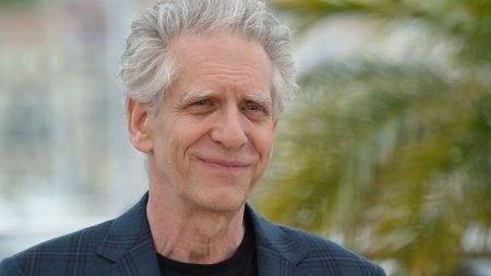 Festival de Cannes 2024 : David Cronenberg revisité en onze films à l'occasion de sa septième sélection en compétition
          Révélé en France avec un petit film d’horreur en 1975, le réalisateur canadien est devenu un cinéaste majeur, incontournable du Festival de Cannes.
