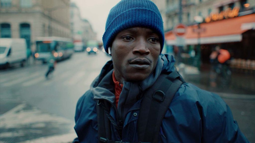 Festival de Cannes 2024. Prix du jury et prix d'interprétation masculine dans la section Un certain regard, "L'Histoire de Souleymane" le thriller social captivant de Boris Lojkine
          Dans un film puissant et haletant, Boris Lojkine retrace deux jours de la vie d'un sans-papiers guinéen. Une traversée en apnée qui sort de l'ombre les migrants. Présenté dans la section Un certain regard, le film a reçu le prix du jury et le prix d'interprétation masculine pour Abou Sangare.