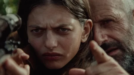 Festival de Cannes 2024 : "Le Royaume", un touchant road movie d'un père et d'une fille dans les méandres de la guerre des clans en Corse
          Présenté dans la compétition d’un Certain Regard, le premier long métrage du réalisateur corse Julien Colonna a ému aux larmes les spectateurs de la Croisette. À la fois violent et sensible "Le Royaume" impressionne par la justesse de sa mise en scène et l’interprétation de ses comédiens non professionnels.