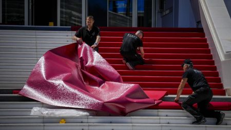 Festival de Cannes 2024 : à la veille de l'ouverture, la Croisette fébrile face à l'éventualité d'un nouveau #MeToo dans le monde du cinéma
          Après les accusations formulées par Judith Godrèche à l'encontre de Benoît Jacquot et Jacques Doillon, le magazine "Elle" publie, lundi soir, une enquête mettant en cause le producteur Alain Sarde.
