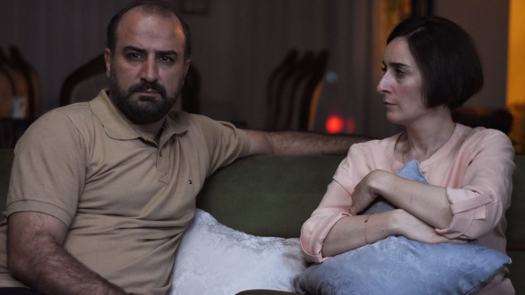 Festival de Cannes 2024 : "Les Graines du figuier sauvage", le thriller familial et politique de Mohammad Rasoulof, part favori
          Condamné à huit ans de prison début mai en Iran, le réalisateur iranien Mohammad Rasoulof a fui son pays pour présenter son dernier film à Cannes.