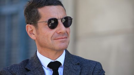 Cannes s'apprête à accueillir au moins 200 000 visiteurs pour le festival, d'après le maire
          "Cette année ça s'annonce bien, d'après les hôteliers", se réjouit David Lisnard qui prévoit environ "200 millions d'euros de retombées, pour toute la Côte d'Azur".