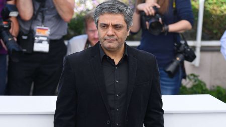 Festival de Cannes 2024 : le cinéaste iranien en exil Mohammad Rasoulof présentera en personne son film
          En lice pour la Palme d'or, le réalisateur s'est enfui de son pays au début du mois pour échapper à une nouvelle condamnation à de la prison.