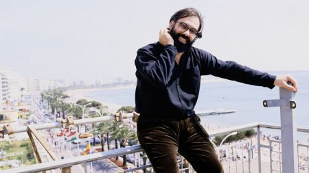 Festival de Cannes 2024 : Coppola et Cannes, cinq décennies de présence et deux Palmes d'or pour le créateur du "Parrain"
          Figure du Nouvel Hollywood, double gagnant de la Palme d'or et président du jury, Francis Ford Coppola a laissé une empreinte indélébile au Festival de Cannes. Retour sur son histoire en quatre films.