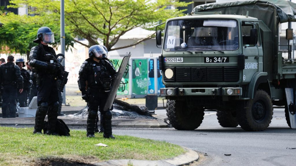 Couvre-feu imposé en Nouvelle-Calédonie après de violentes manifestations contre la réforme constitutionnelle