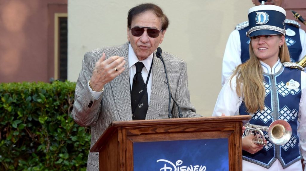 Richard Sherman, compositeur pour "Mary Poppins", est mort à 95 ans
          Il a formé avec son frère Robert un duo prolifique de compositeurs pour le géant du divertissement entre 1960 et 1973, participant à la création de plus de 200 chansons.