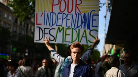 Des vides juridiques portent atteinte à la liberté de la presse en France, prévient un rapport