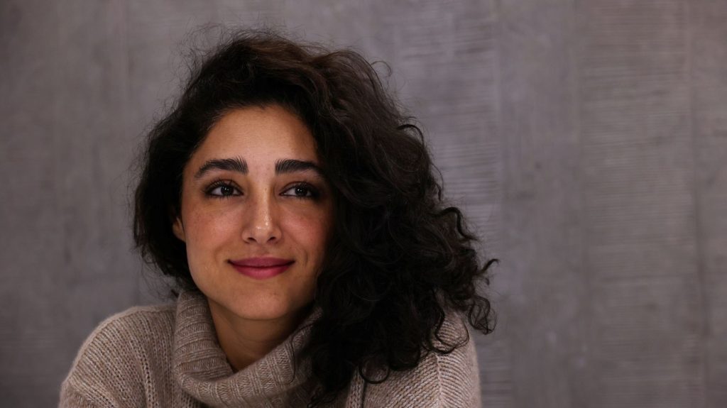 Golshifteh Farahani : "Quand j'ai quitté l'Iran, je savais que je ne pourrais plus y retourner"
          Tous les jours, une personnalité s'invite dans le monde d'Élodie Suigo. Mercredi 15 mai 2024 : l’actrice et chanteuse franco-iranienne, Golshifteh Farahani. Elle est à l'affiche du film "Roqya" de Saïd Belktibia.