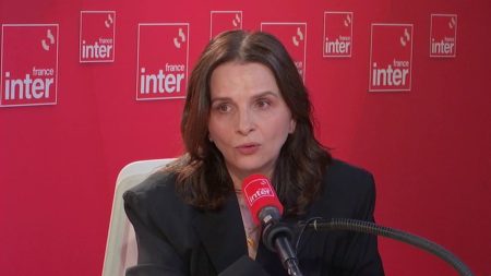 Tribune de soutien d'hommes du monde de la culture à #MeToo : "Enfin", "ça fait du bien", s'émeut l'actrice Juliette Binoche
          "Ce n'est pas possible d'avoir que des femmes qui parlent", dénonce-t-elle, mercredi sur France Inter, alors qu'une centaine d'hommes du monde de la culture ont signé dans le magazine "Elle" une tribune pour soutenir le mouvement #MeToo.