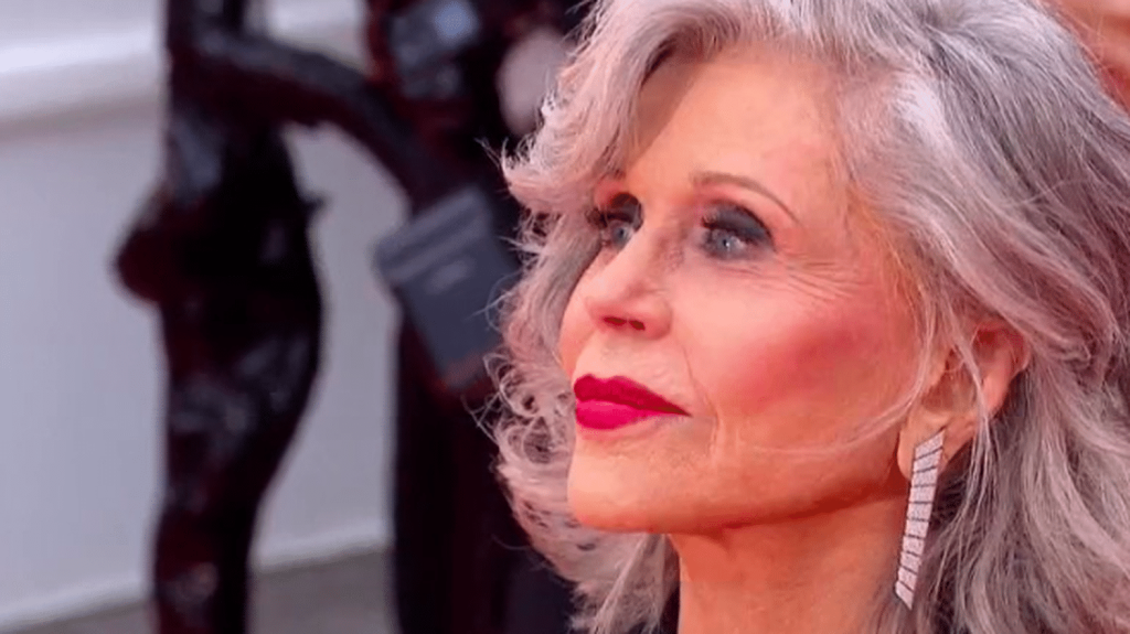Festival de Cannes 2024 : "Ne pas avoir la parité dans la réalisation des films, c’est comme si les spectateurs ne voyaient qu’une vision du monde", tranche Jane Fonda
          La célèbre actrice américaine Jane Fonda est de retour sur la Croisette. La star, qui a fêté ses 86 ans, s’est confiée à France Télévisions.