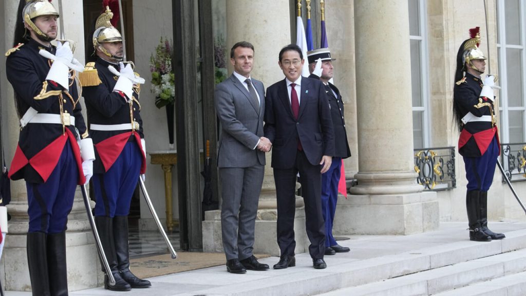 La France et le Japon conviennent d'entamer des négociations sur un accord de coopération militaire