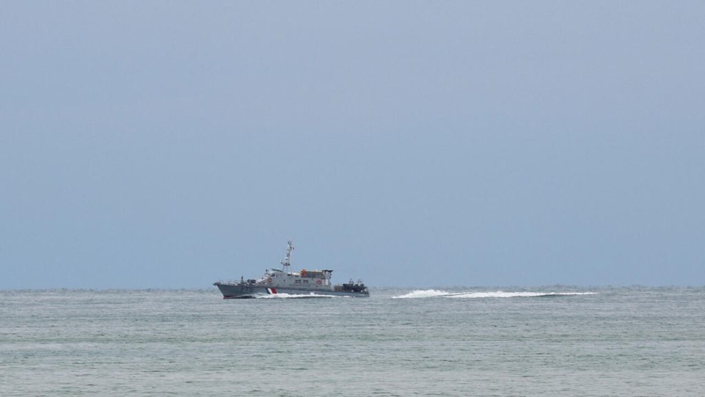 La police française sauve d'autres migrants qui tentaient de traverser la Manche vers le Royaume-Uni