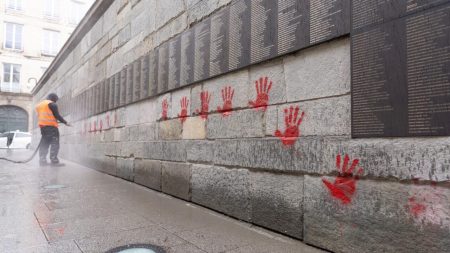La police française traque les suspects d'une attaque de vandalisme contre le mémorial de l'Holocauste en Belgique