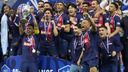 Le PSG déjoue Lyon pour remporter la Coupe de France et le triplé national
