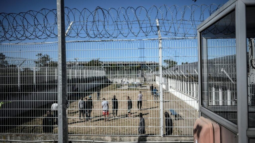 Les ONG affirment que la France a détenu plus de migrants l’année dernière qu’en 2022