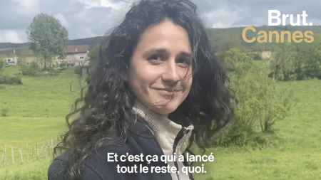 Vidéo



  

  
  

      

  

  
    À Cannes, Louise Courvoisier met à l'honneur son village du Jura
          À 28 ans, Louise Courvoisier présente son premier long-métrage, "Vingt Dieux". Un film qu'elle a tourné dans son village du Jura, avec des comédiens non professionnels. Brut était sur les lieux du tournage pour rencontrer celles et ceux qui ont fait ce film.