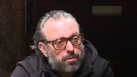 Meurtre de Matisse : le père de l'adolescent espère que "justice sera faite"
          Christophe Marchais, père de Matisse, l'adolescent tué le 27 avril a Châteauroux (Indre), s'est exprimé auprès de France Télévisions. S'il s'attend à une lourde peine pour l'assassin de son fils, il ne souhaite aucune récupération politique de l'affaire.