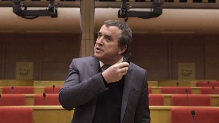 Justice : Arnaud Lagardère mis en examen pour "abus de biens sociaux"
          Mardi 30 avril, Arnaud Lagardère a dû renoncer à son poste de PDG du groupe familial suite à sa mise en examen pour abus de biens sociaux. De ses différents échecs à la vente du JDD au groupe Bolloré, chronique d’une chute annoncée.