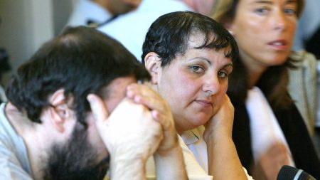 Un désastre judiciaire et un emballement médiatique : l'affaire d'Outreau
          Entre 2001 et 2004, une affaire sordide concernant des faits d'agression sexuelle sur des mineurs à Outreau débouchait sur l'acquittement de 13 des 17 accusés dont certains ont fait jusqu'à trois ans de prison, mettant en cause un dysfonctionnement de la justice, mais aussi la responsabilité des médias. Avec Gilles Antonowicz, avocat et essayiste.