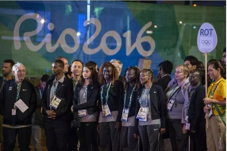 Membres de la délégation olympique des réfugiés lors d'une cérémonie d'accueil des athlètes au village olympique le 3 août 2016 à Rio de Janeiro.