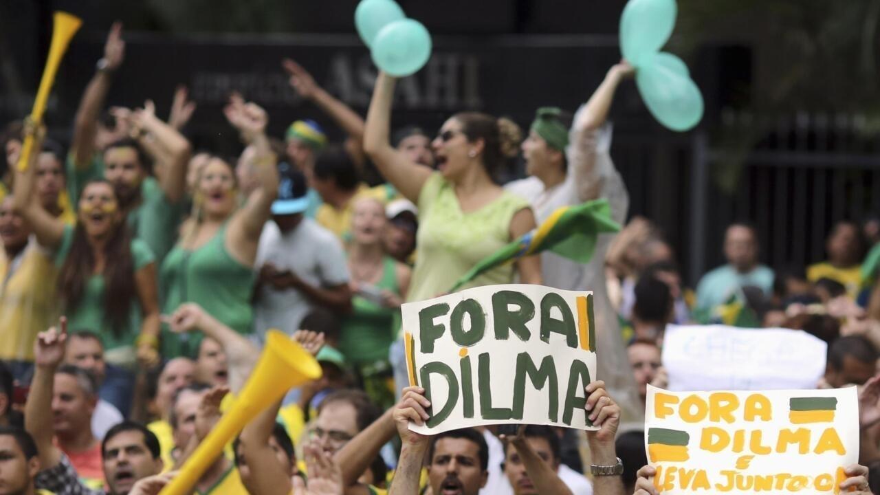 Les protestations contre le gouvernement et pour la destitution de la présidente Dilma Rousseff se sont répandues dans tout le Brésil à l'approche des Jeux Olympiques de Rio de Janeiro.
