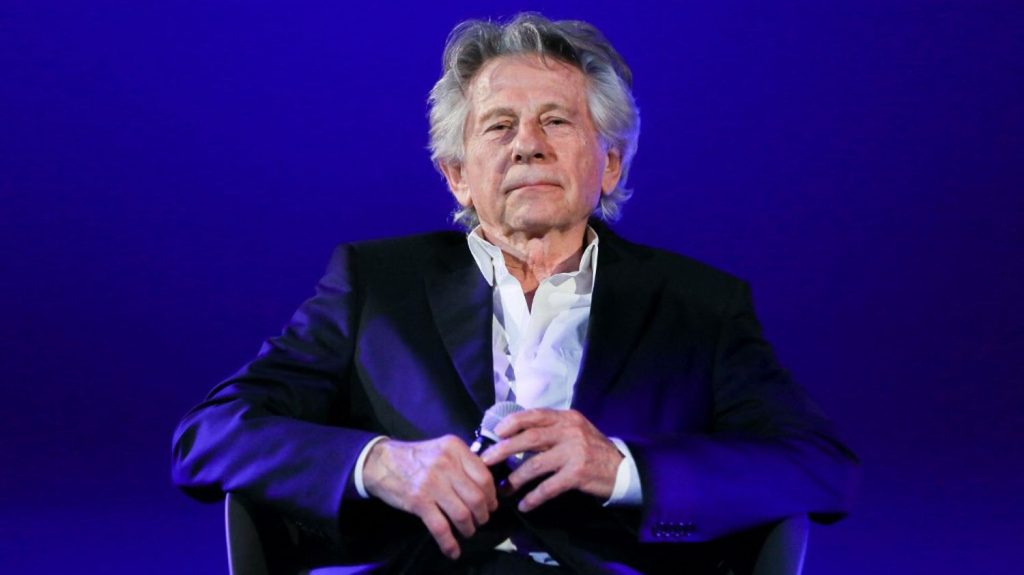 Le cinéaste Roman Polanski relaxé après avoir été poursuivi en diffamation par la comédienne Charlotte Lewis
          Le réalisateur de 90 ans avait notamment qualifié d'"odieux mensonge" les propos de la comédienne, qui l'accusait de viol.