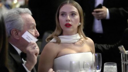 Intelligence artificielle : l'actrice Scarlett Johansson accuse OpenAI d'avoir copié sa voix pour ChatGPT
          Niant toute "imitation" de la voix de la star, l'entreprise OpenAI a fait savoir, lundi, qu'elle "travaillait à suspendre" une partie de ses services vocaux.