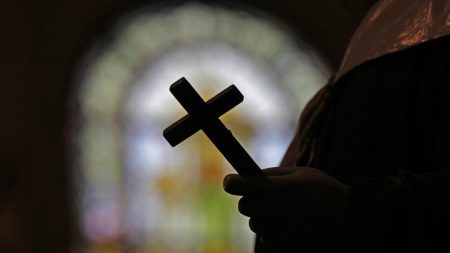 Un ancien prêtre catholique français reconnu coupable de viol et d'abus sexuels sur quatre garçons
