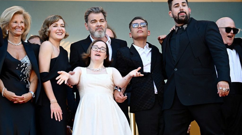Cinéma : le film "Un p'tit truc en plus" devient le plus gros succès de l'année 2024 dans les salles en France
          Le premier long-métrage d'Artus a attiré 4,5 millions de spectateurs en moins d'un mois à l'affiche.