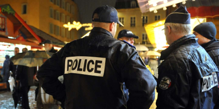 Pourquoi les médias taisent-ils l’identité algérienne de l’assaillant du commissariat à Paris ?