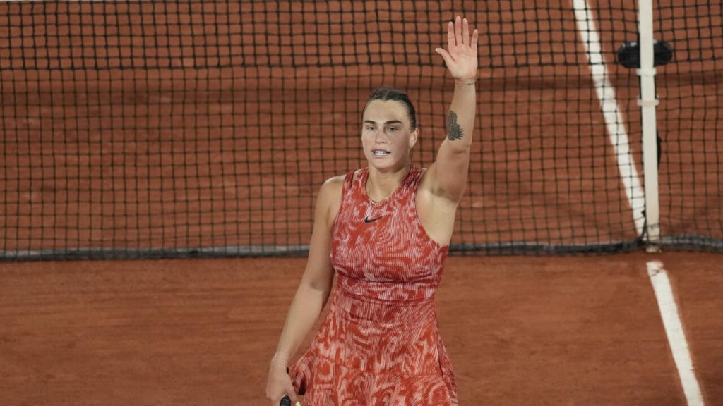 Sabalenka et Rybakina se frayent un chemin jusqu'en huitièmes de finale à Roland-Garros