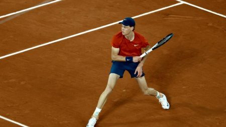 Sinner apaise la tempête de Moutet et se qualifie pour les huitièmes de finale à Roland-Garros