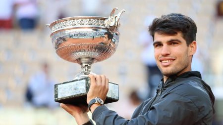 Alcaraz survit à Zverev en cinq sets pour remporter son premier titre à Roland-Garros