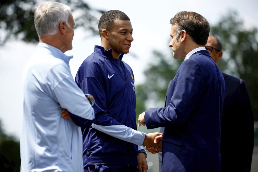 La France, favorite, affronte l'Autriche à l'Euro 2024 avec une déclaration sur le terrain en tête