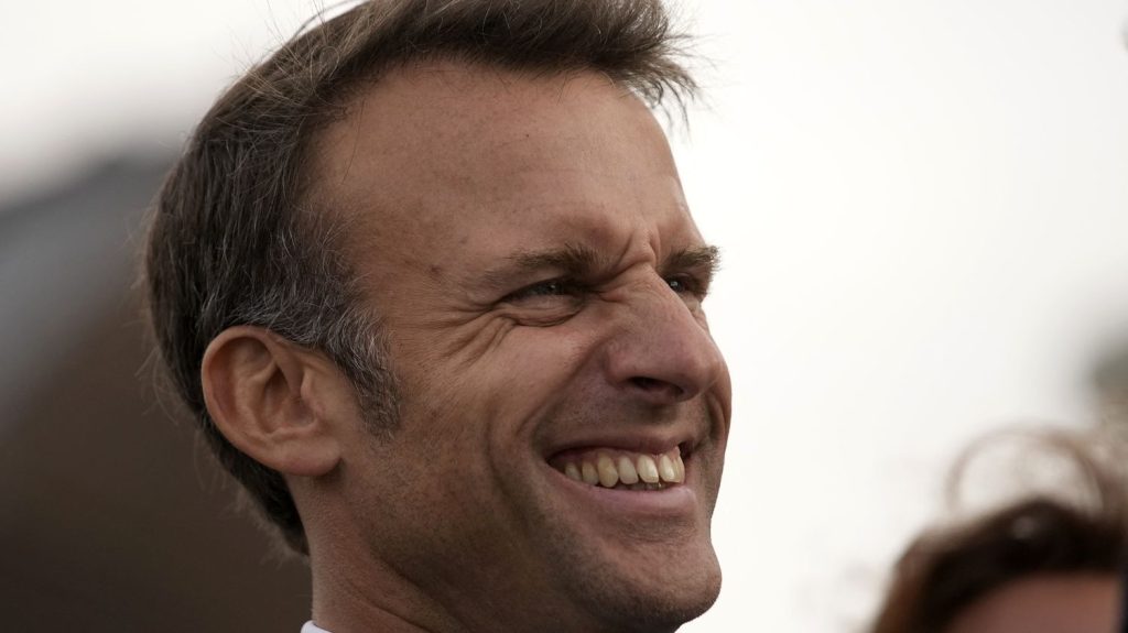 Podcast



  

  
  

      

  

  
    La "chienlit", Antoine Dupont contre l'homophobie et de nouvelles émotions : ça dit quoi ce 19 juin ?
          Ce mercredi 19 juin, Emmanuel Macron a justifié son choix de dissoudre l'Assemblée nationale, le rugbyman Antoine Dupont fait la une du magazine "Têtu" pour lutter contre l'homophobie et "Vice-Versa 2" débarque au cinéma.