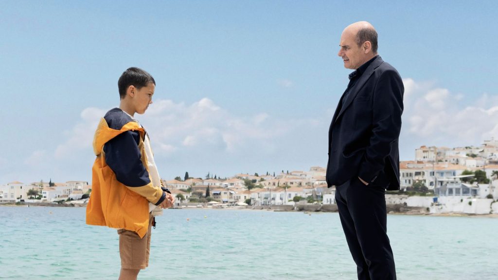 "L'enfant qui mesurait le monde" : Bernard Campan dans le rôle d'un homme bouleversé par l'irruption dans sa vie d'un petit-fils autiste
          Takis Candilis offre à Bernard Campan un rôle à contre-emploi dans cette adaptation du roman éponyme de Metin Arditi.