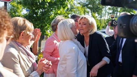 Comment le Rassemblement national d'extrême droite a finalement accroché le vote des femmes