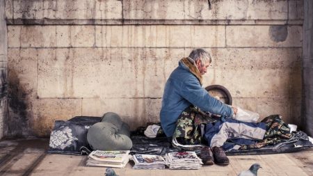 Des associations caritatives dénoncent le « nettoyage social » à l’approche des JO de Paris 2024