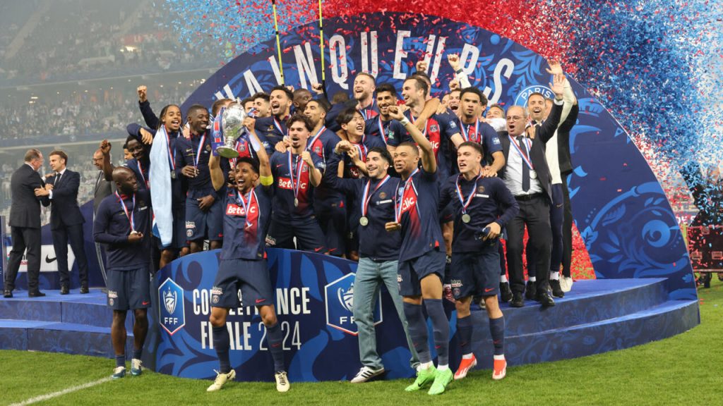 L'ancien héros du PSG, Mbappé, rejoint le club "de rêve" du Real Madrid pour un contrat de cinq ans.